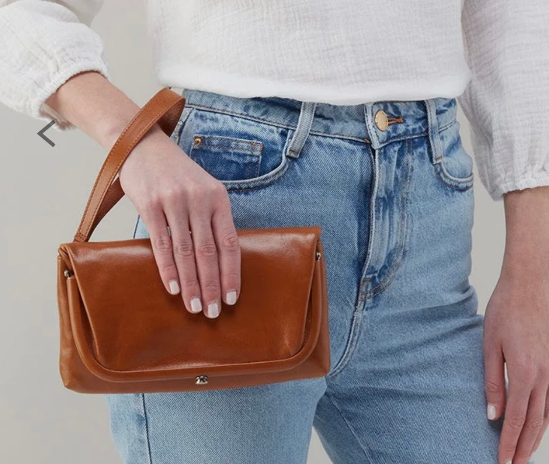 Hobo Lauren Wristlet- Truffle