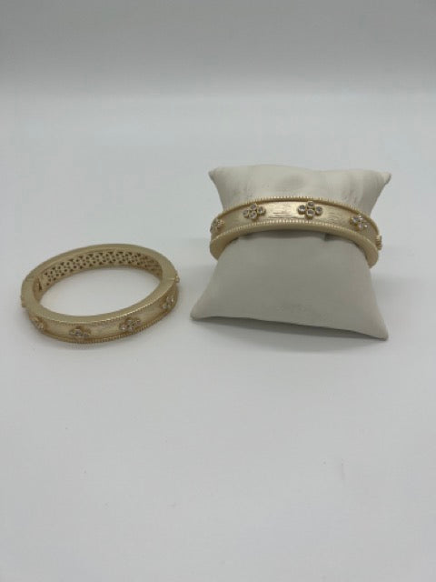 CZ Flower Embossed Bangle