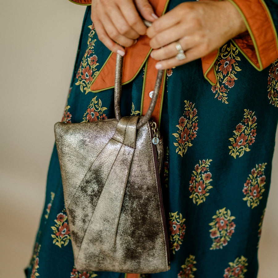 Hobo Sheila Soft ring clutch
